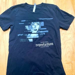 Taylor Swift Reputation Stadium Tour T-Shirt Women’s Size Small Black